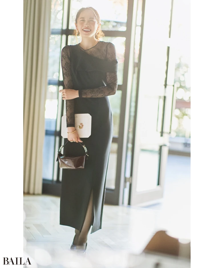 繊細なレースのニュアンスでセンシュアルな魅力を放って