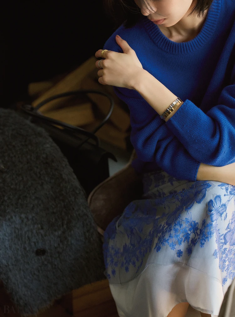 DIORのジュエリーと佐藤晴美の手もと