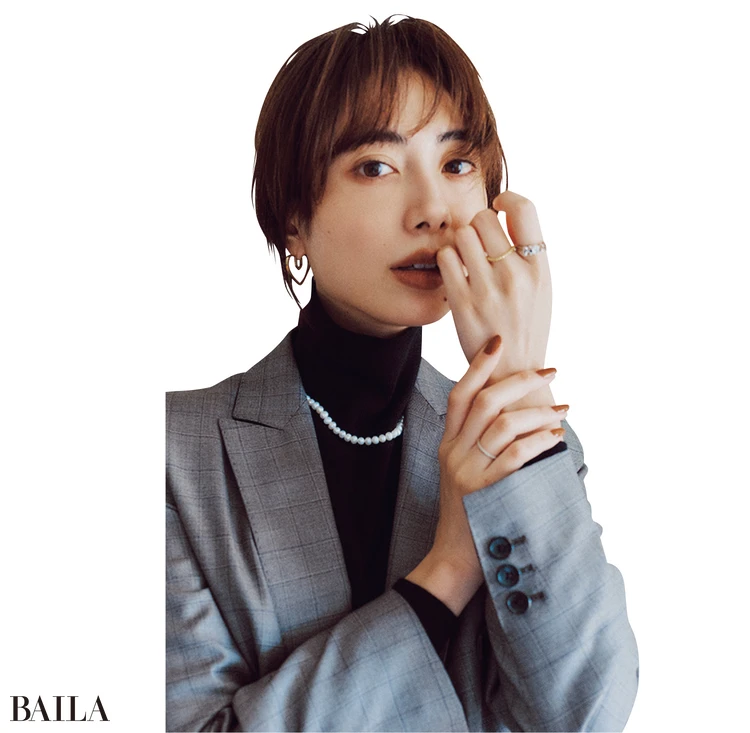 モチーフやパールでコーデに抜け感をプラス！ 辛めファッション派が玄関に備える「出しっぱなしアクセ」はこれ_3