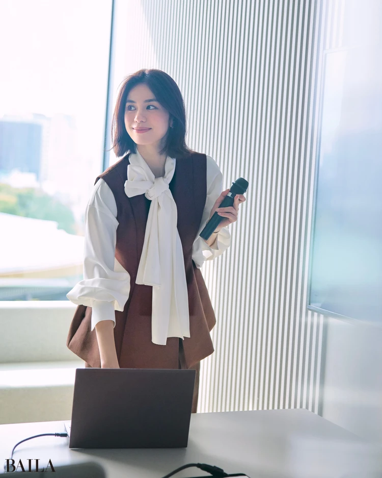 佐藤晴美　ブラウスコーデ