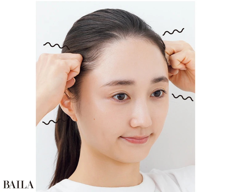 《1》グーにした指の第二関節で、側頭筋を10秒程度グリグリマッサージ。