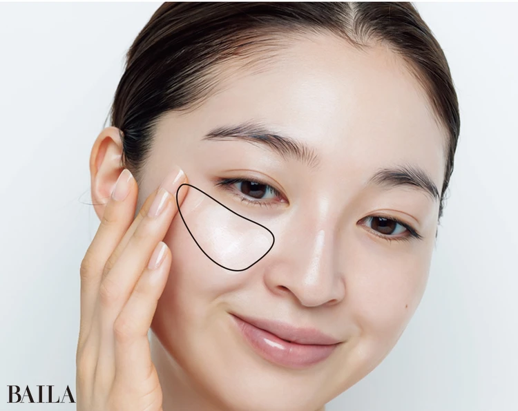 《2》ピンク系下地は内側か グラデ塗りしてメリハリ顔に