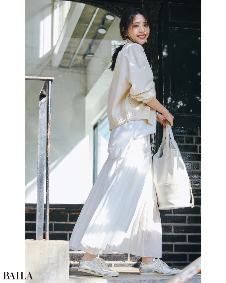 スカートのときは 足もとに抜けをつくってメリハリを意識！！　