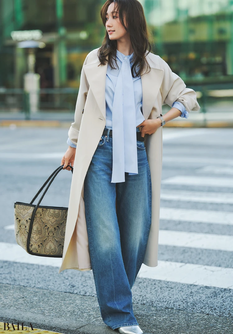 《DAY4》ためていたデスクワーク多めの月曜日。ボウタイは垂らしてラフなムードに