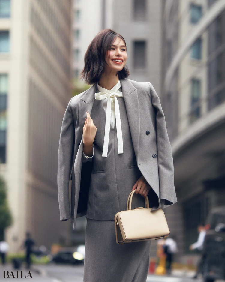 深夜帰宅で、朝から取引先へ。コーデいらずのカセット服なら余裕顔で出社できる！