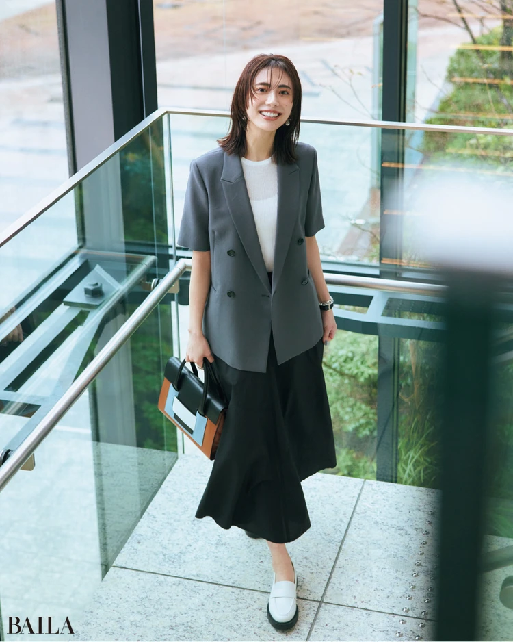 /着慣れたジャケットも見違える! ハーフスリーブを夏の主役に【BAILA今日のコーデ】