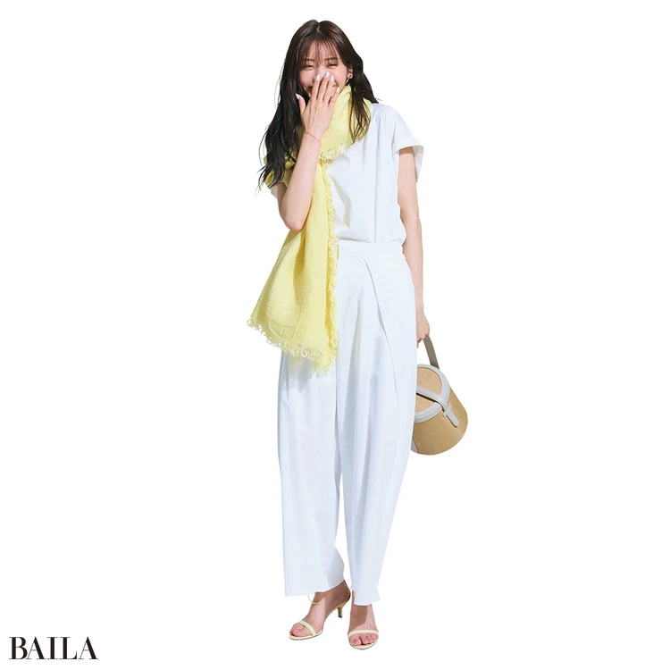 貴島明日香 悩まずき着映えて今っぽい、白のセットアップが万能【BAILA今日のコーデ】