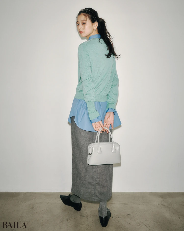 インテリジェントな空気感のまま洒落る寒色同士のペアリング