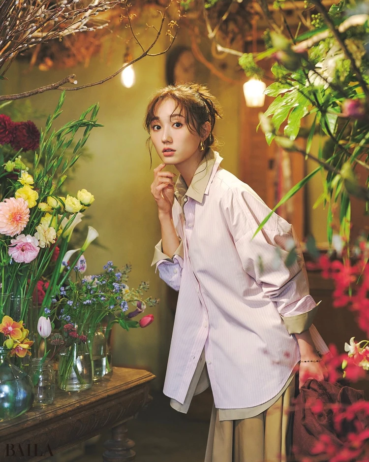 鈴木友菜　シャツコーデ