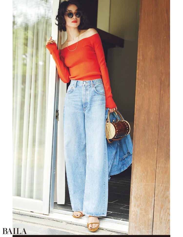 「太めのカーヴィシルエット」を女っぽく