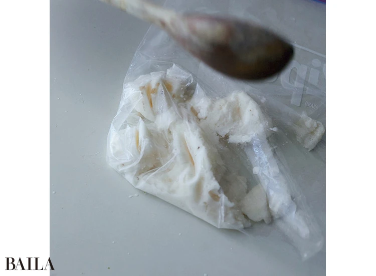 長いもは、具でありソース。割るときは、 ほどよく形を残すほうが美味しい