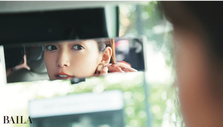 友人とのホカンスは映え重視のコーデに。デニムコーデ5DAYS【愛車ときれいめデニム服着回し】_2