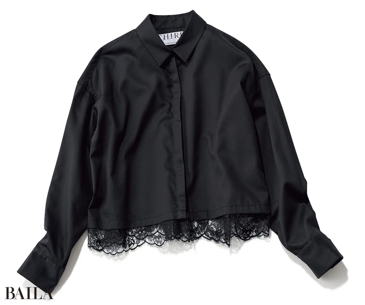 【THIRD MAGAZINE】デスクで着席時はまじめ顔。立つと見える繊細レース