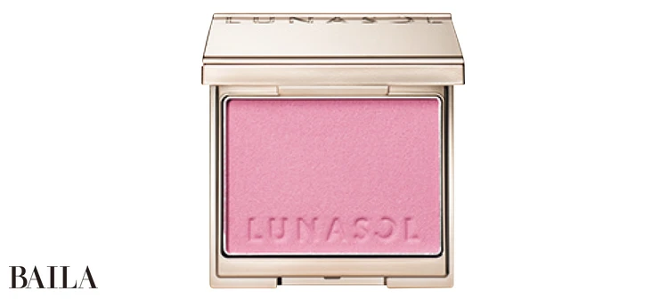 ルナソル カラーリングブリーズ 03 ￥4840（セット価格）／カネボウ化粧品