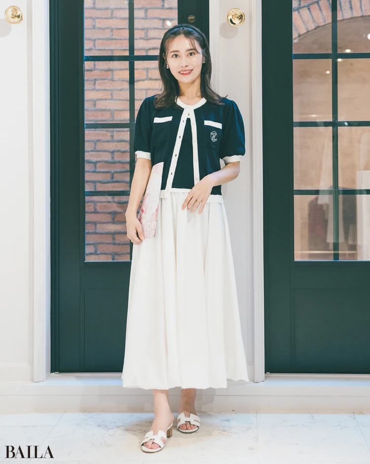 柔和なニット×シックなネイビーならちょうどいいきちんと感に着地