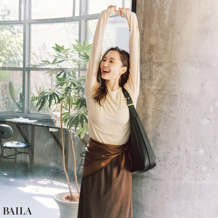 《Day9》ようやく大きな仕事がひとつ終わって解放感!時間がある朝はスカートにスカーフを巻いておしゃれに気合