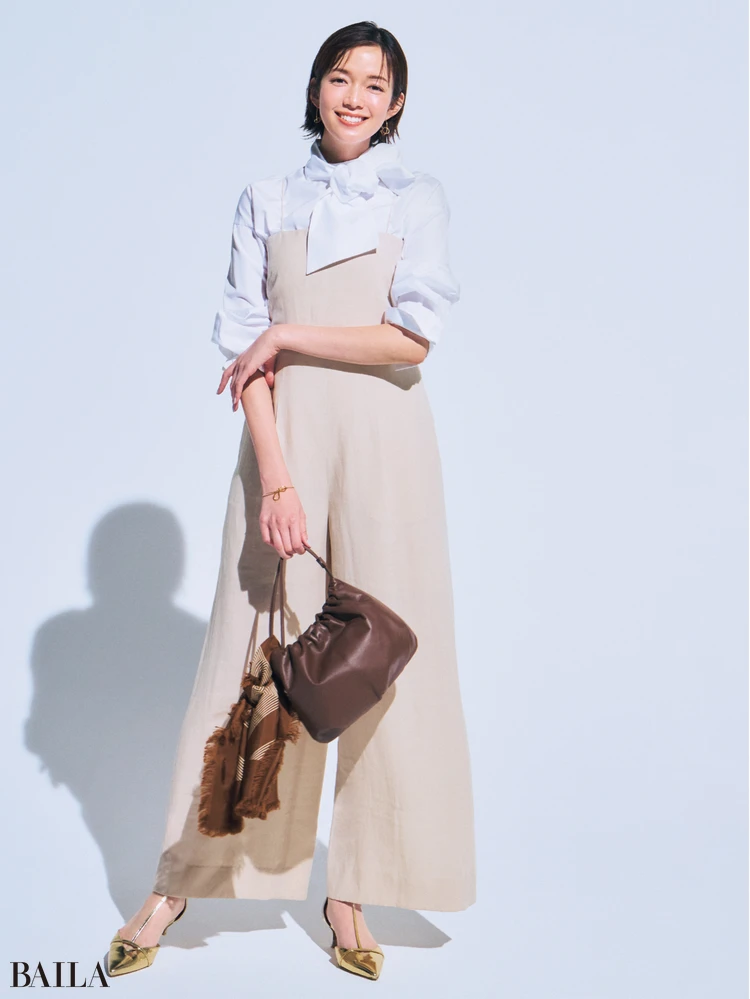 中に仕込んで… 持ち前のスマートさに加えてボウタイで優雅さを補足