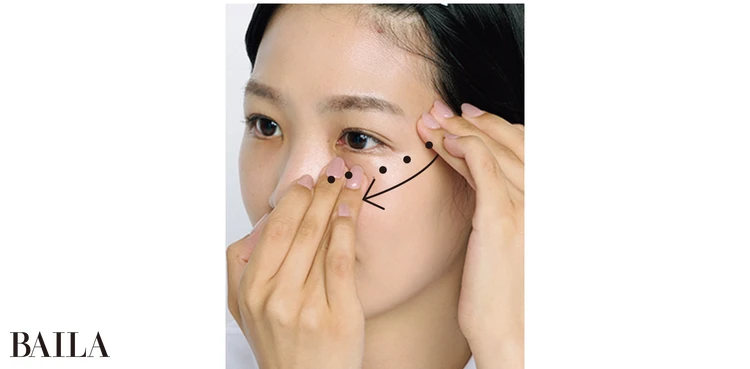 外から内へ向けて 5回プッシュ