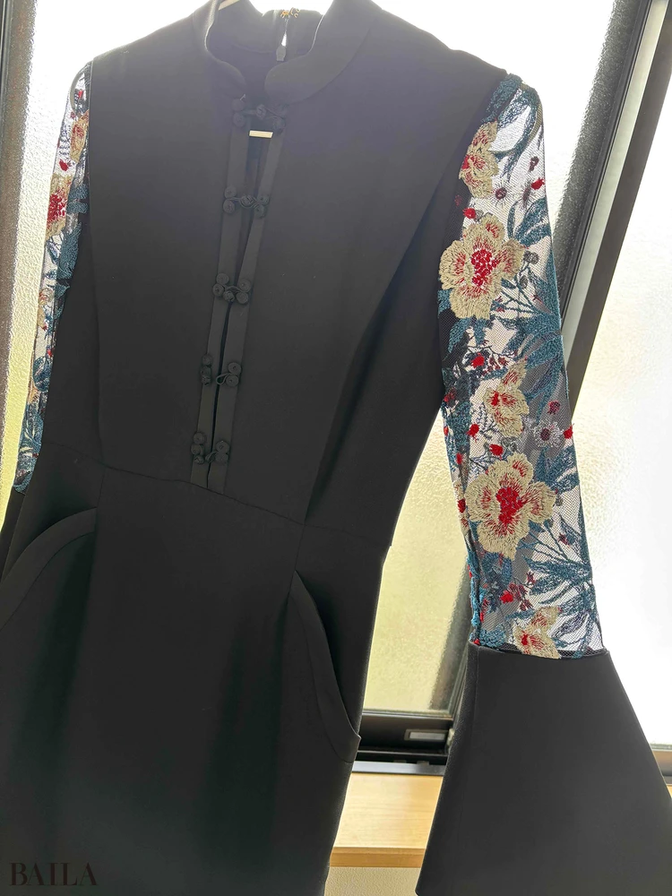 「ファスナーが上がったのは、写真の“mame kurogouchi”(マメ クロゴウチ)のワンピースです。ストレッチが一切なく、生地が伸びないので、少しでも太るとおしり・袖まわりが窮屈に…。体重よりも体型重視の私にとって、このワンピースは良い指標で、体型管理のモチベーションになっています」(東浦さん)