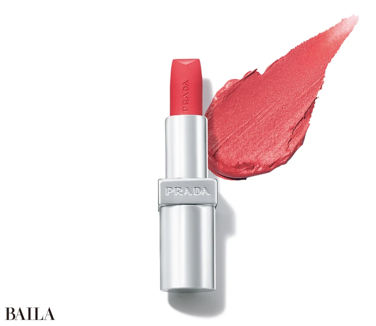 モノクローム ウェイトレス リップカラー（スムース ナイロン） P161 ￥7260／プラダ ビューティ