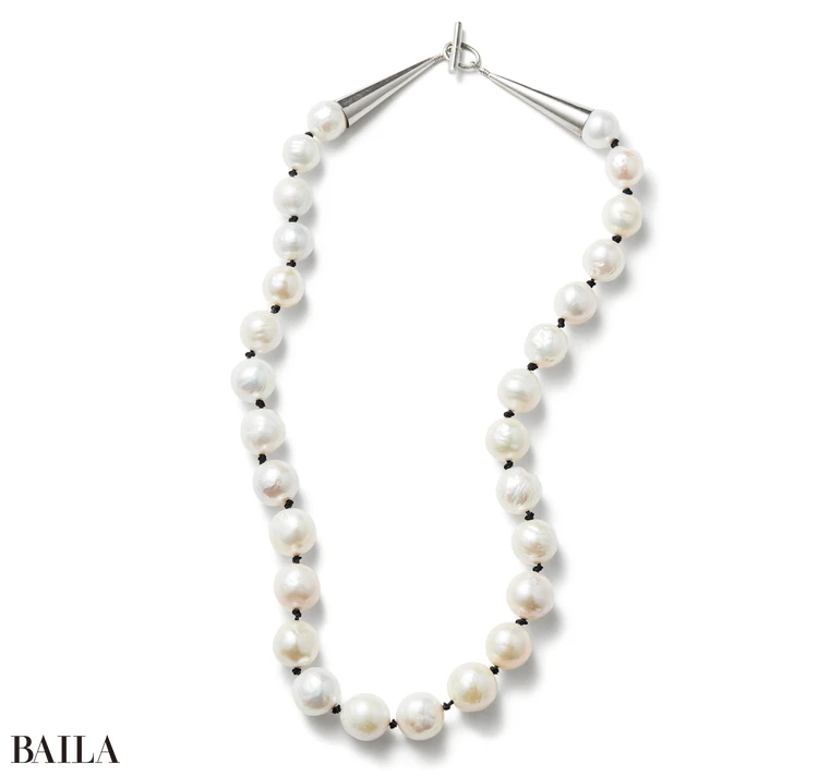 ネックレス￥53900／イレーヴ