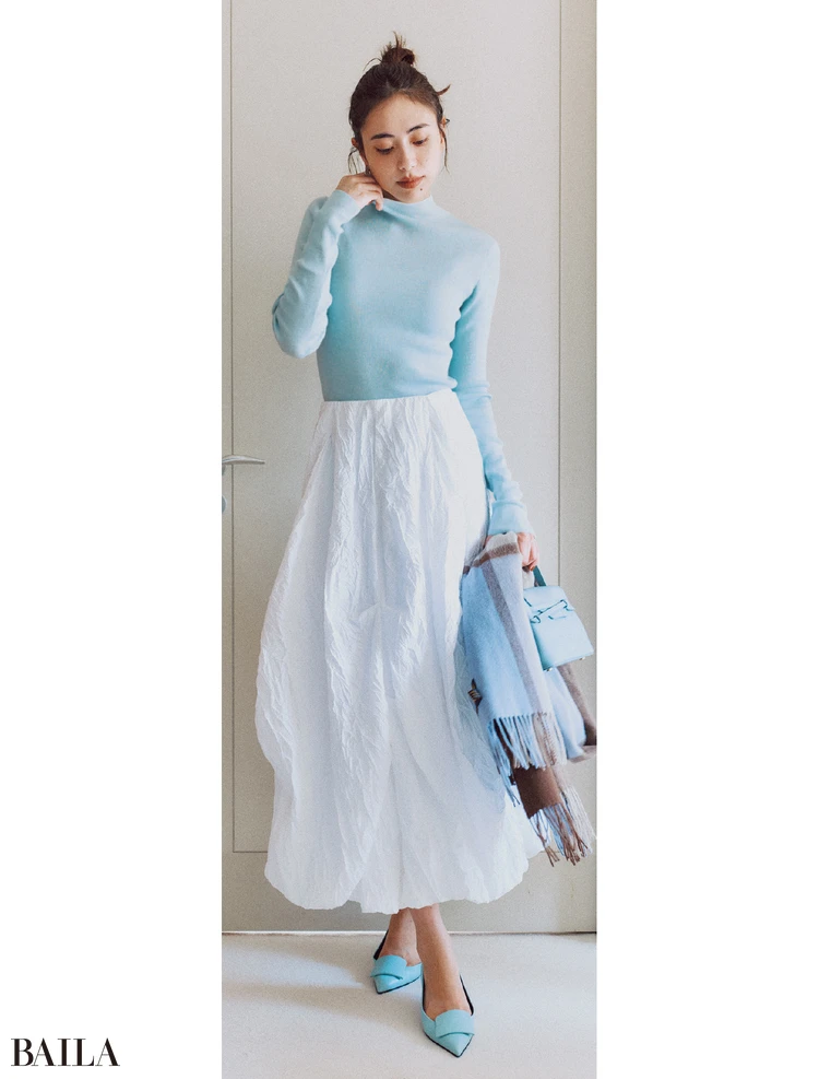 計算ずくのバランスや色合いできれいめとスポーティを両立