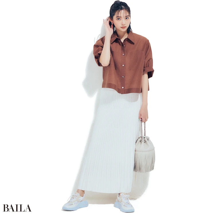 新川優愛 スニーカーコーデ