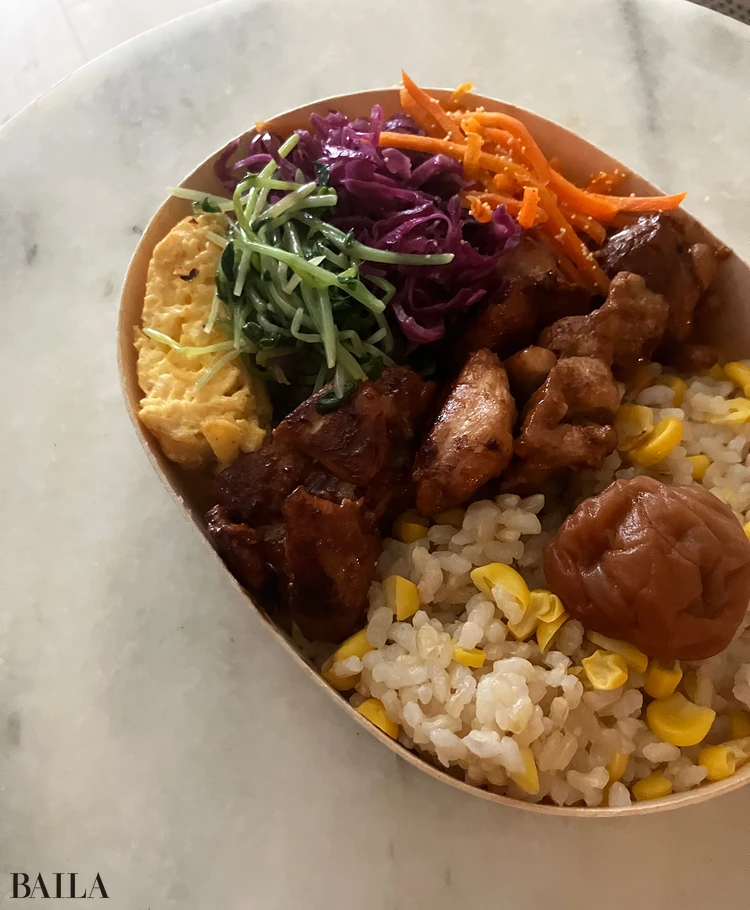 「特に筋肉の材料となるたんぱく質(P)をしっかり確保するために、なるべくお弁当を作っています。鶏肉か魚メインにして、“筋肉飯”みたいにならないよう、彩りも工夫しています)(門さん)