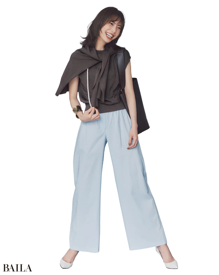 こっくり濃厚なアンサンブルも爽快なブルーで瞬時に涼見え