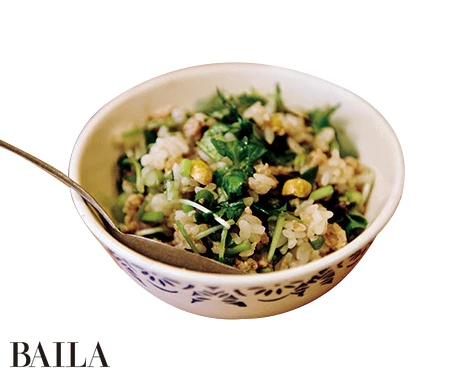 「野菜多めのまぜまぜご飯。スープと交互にお口に運べばエンドレスです(笑)」