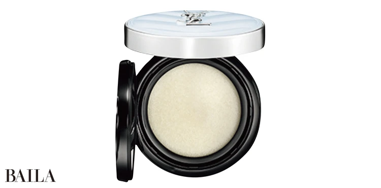 オールアワーズ ブラークッション ￥10890／イヴ・サンローラン・ボーテ（限定発売）