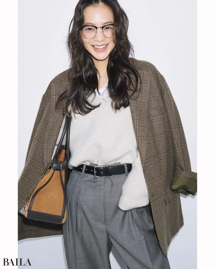 松木育未 ジャケットコーデ