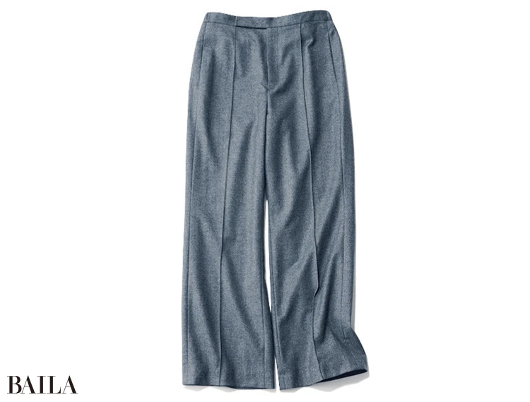 パンツ￥27500／オンワード樫山（アンクレイヴ）