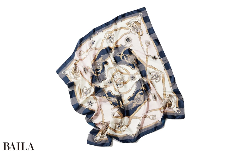 スカーフ（88×88）￥8910／アンタイトル