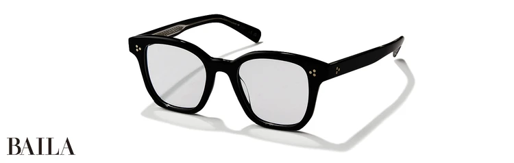 メガネ¥50380/ルックスオティカジャパン カスタマーサービス(オリバーピープルズ)