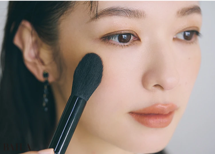 顔のたるみ感をカバーするメイクテクまとめ（写真）_0