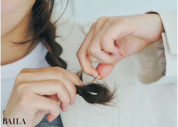 《2》毛先は輪っかにしてゴムで結ぶ