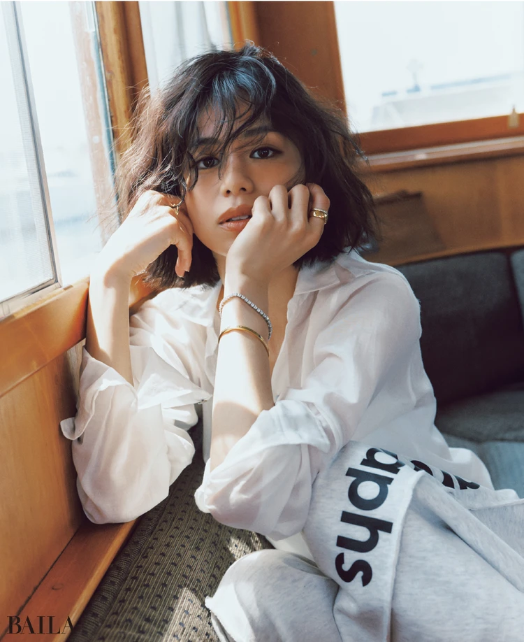 佐藤晴美 名刺的なジュエリーを 等身大アクセとMIXしたい