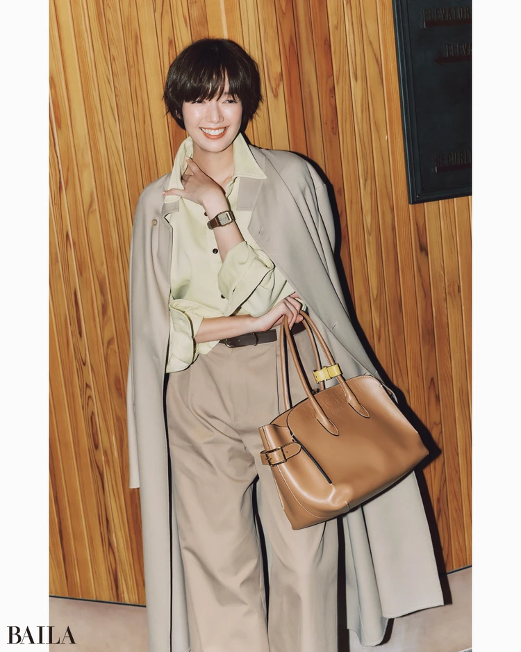 佐藤栞里　シャツコーデ