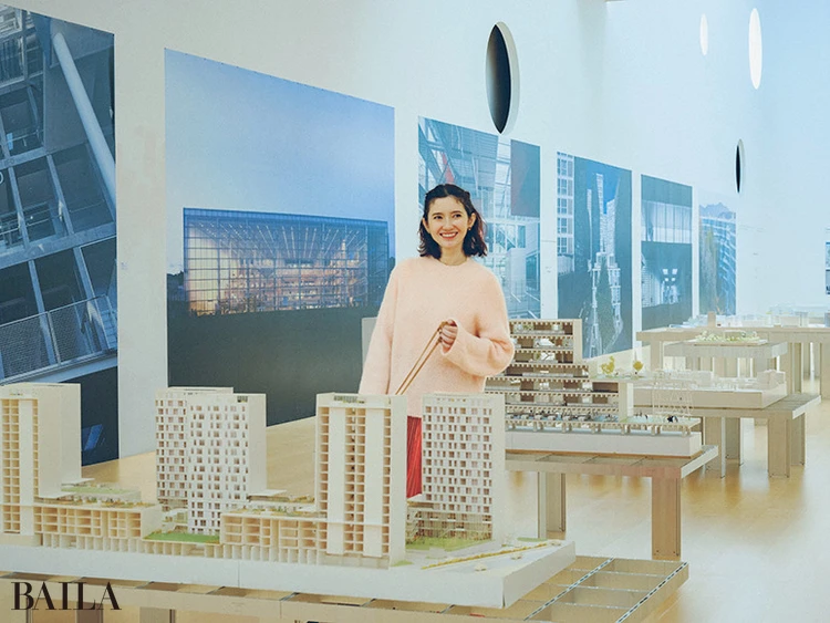 市川紗椰 「山本理顕展—コミュニティーと建築—」＠横須賀美術館 　2010〜’20年代は大規模作品も多数。写真を背景に、まるで空から旅しているみたい