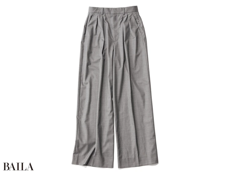 パンツ¥38500/エイチ ビューティー&ユース(ロエフ)