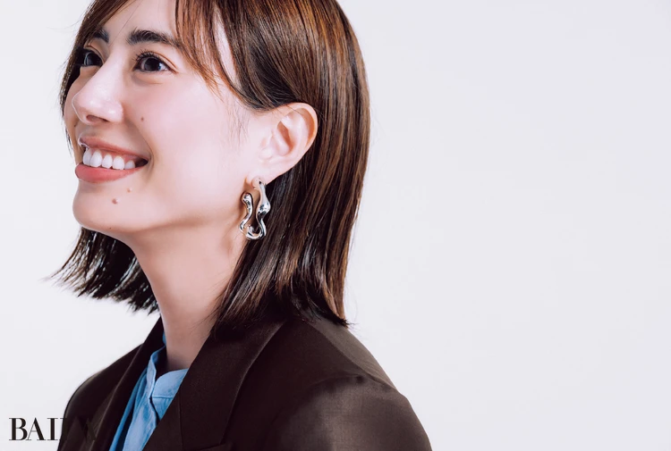 大規模会場では地金の大きめピアスで