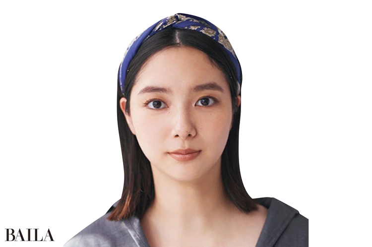 「スカーフ上手」になれる今どきな巻き方8選！おしゃれコーデ＆分かりやすい解説つき_32