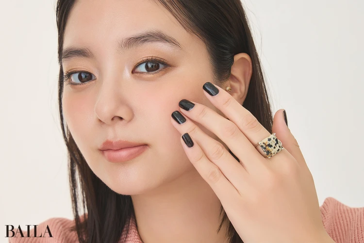 プロセス3　頬の高い部分を中心に血色チークをON