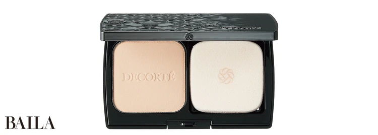 ゼン ウェア パウダーファンデーション SPF20・PA++ UV耐水性★ 全10色 9g ￥7700（セット価格）／コスメデコルテ