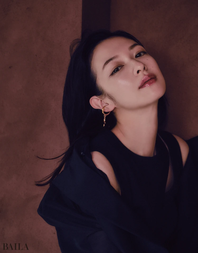 メタリックボルドーのタンフルリップで ダウンライトでもうっかり可愛い