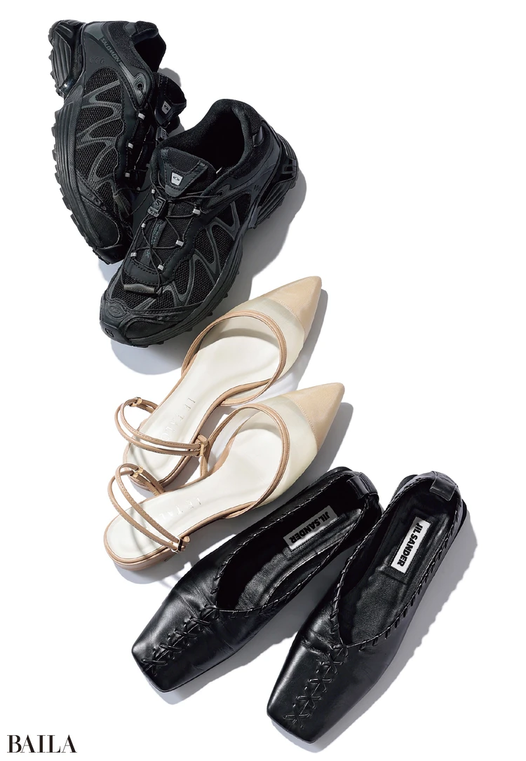 働く30代女性のリアル通勤は歩きやすいフラットシューズ。シューレスなサロモンのスニーカーも愛用!_1