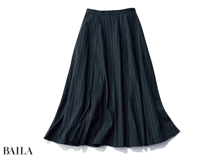 スカート¥57200/フィルム(ソブ)