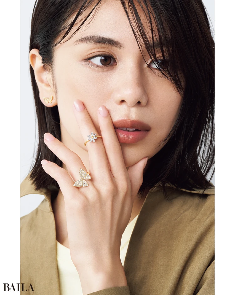  モチーフリングは耳もととリンクさせて大人の遊び心を効かせて