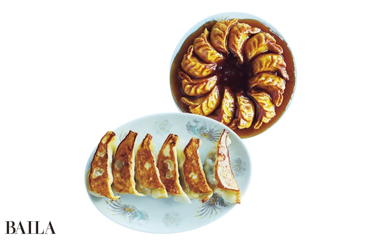 ニンニク不使用ながら干しエビの出汁がしっかり効いたオリジナル餃子は焼きと揚げの2種。